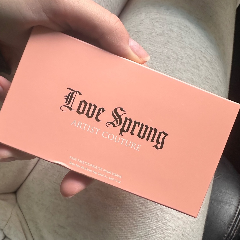NWT ARTIST COUTURE LOVE SPRUNG BLUSH PALETTE - Picture 1 of 5